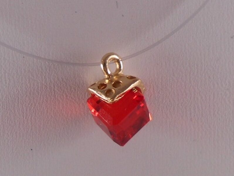 Neredzamā kaklarota ar sarkanu kristāliņu ar/bez auskariem, zelta krāsas furnitūra