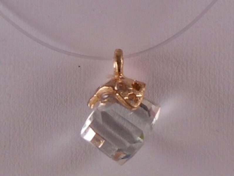 Neredzamā kaklarota ar multi krāsās vizošu kristāliņu ar/bez auskariem, zelta krāsas furnitūra