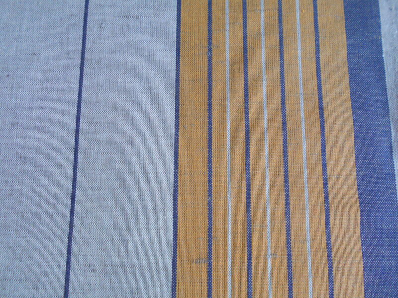 Pelēks puslina dvielis ar dzeltenām un zilām svītrām (50x70 cm)