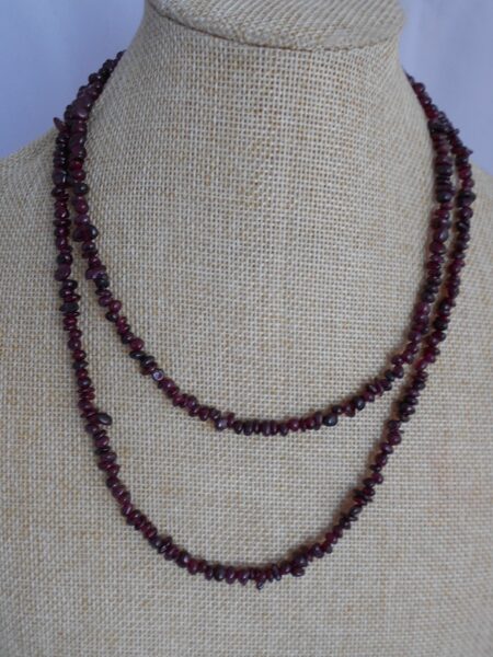 Granāta škembu pērlīšu virtene (92 cm)