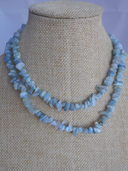 Akvamarīna šķembu virtene (82 cm)