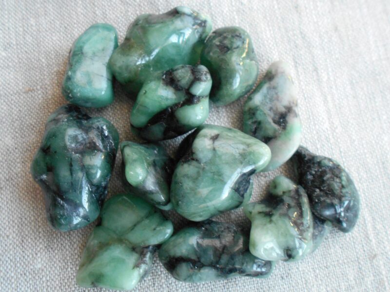 Smaragds (emeralds), L izmērs, gludi apstrādāts
