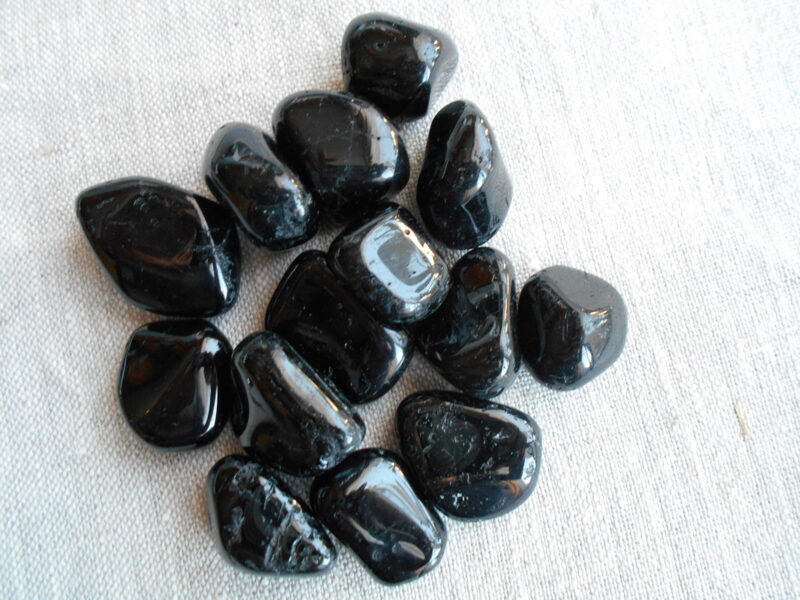 Melnais turmalīns  (šarls), M izmērs, gludi apstrādāts