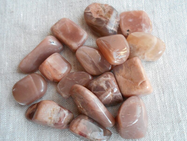 Indijas oranžais mēnesakmens, L izmērs, gludi apstrādāts