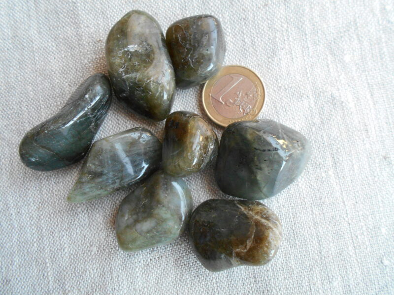 Labradorīts, L izmērs, gludi apstrādāts