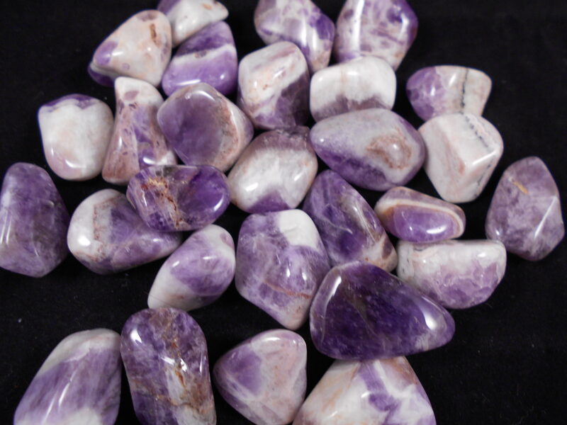 Malāvijas ametists, rakstains,necaurspīdīgs, B kat., L izmērs, gludi apstrādāts