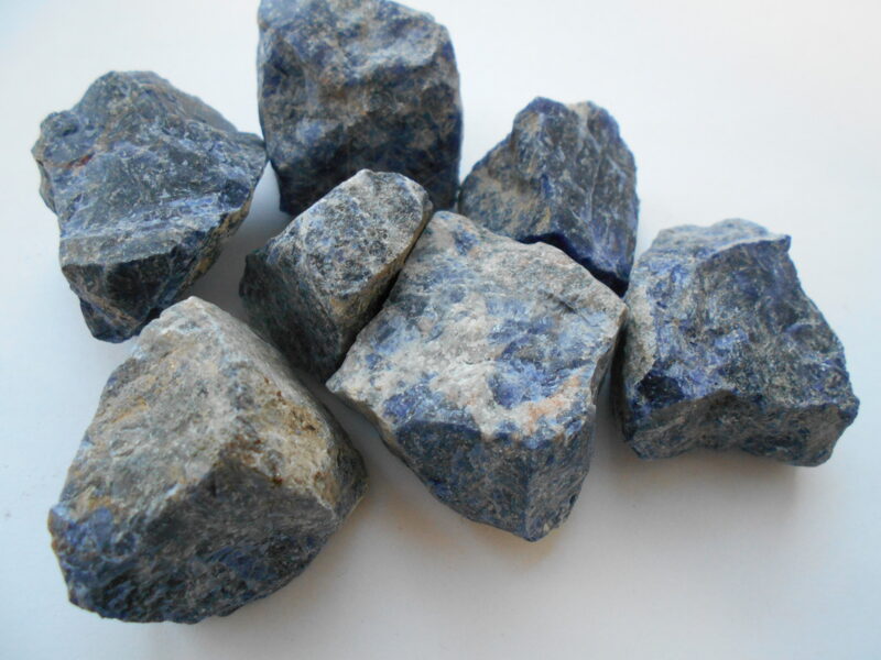 Sodalits, neapstrādāts,L izmērs (Sodalite)