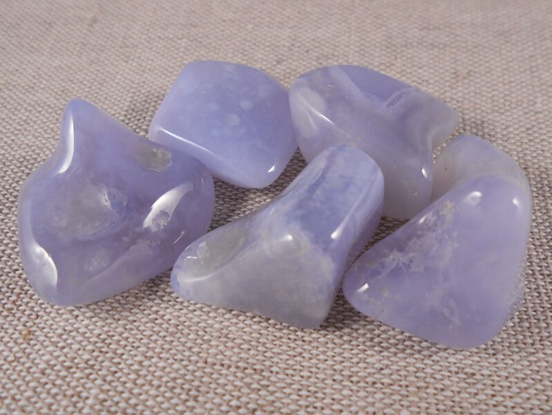 Gaiši zils halcedons, gluds, M izmērs