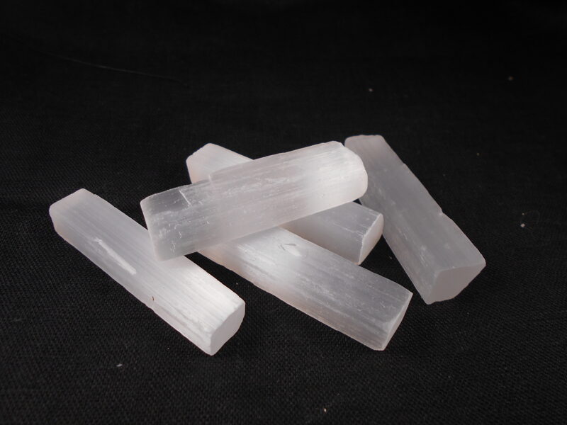 Selenīta nūjiņas, 6 cm x 1 cm x1 cm (Selenite Crystal Rough)