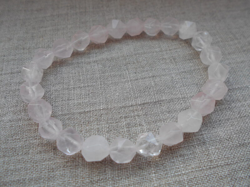 Rožu kvarca  aproce no slīpētām 8 mm pērlītēm (13-14cm )