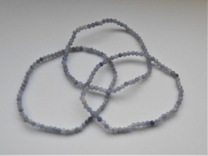 Slīpēta 3 mm tanzanīta aproce uz gumijas (16-17 cm)